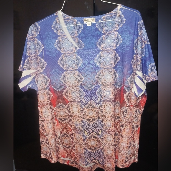 World Unity Woman - Picture 1 of 7